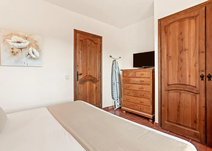 25 Lola Flores Villa