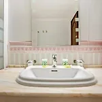 Villa 25 Lola Flores