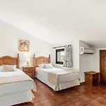 25 Lola Flores Vila Saint Tropez